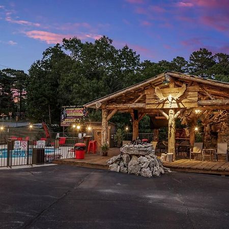 Stonegate Lodge 2 Queen Beds Wifi 50In Roku Tv Salt Water Pool Room #105 Eureka Springs Exteriör bild