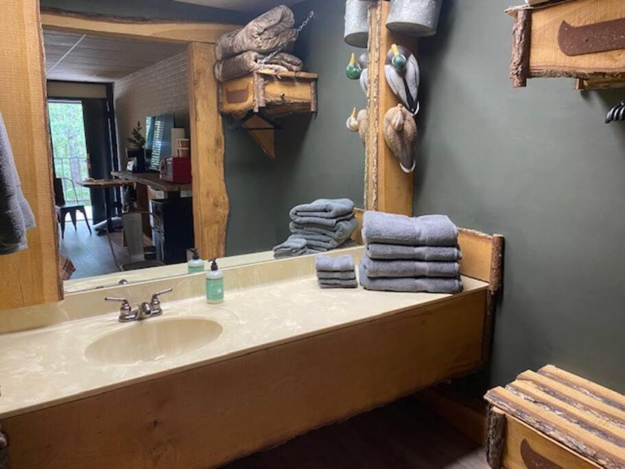 Stonegate Lodge 2 Queen Beds Wifi 50In Roku Tv Salt Water Pool Room #105 Eureka Springs Exteriör bild