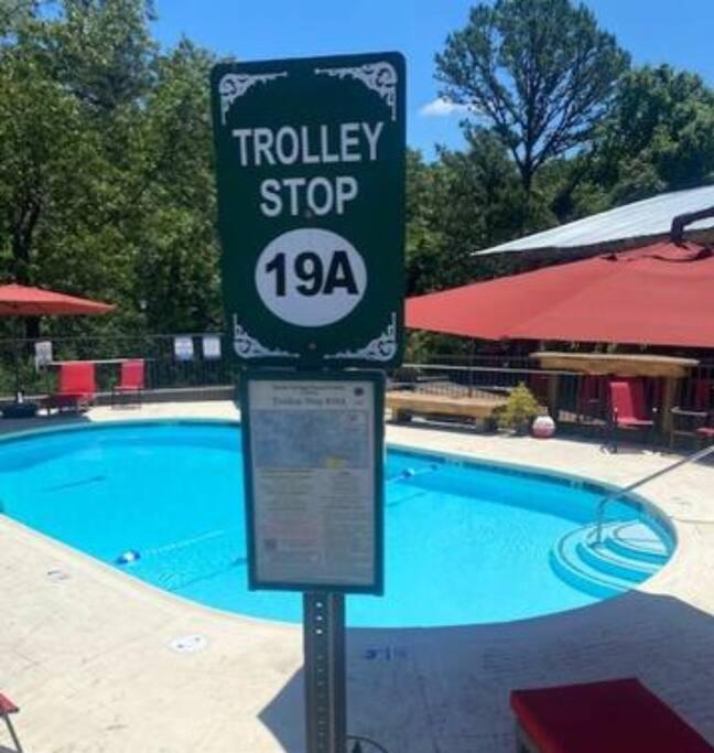 Stonegate Lodge 2 Queen Beds Wifi 50In Roku Tv Salt Water Pool Room #105 Eureka Springs Exteriör bild