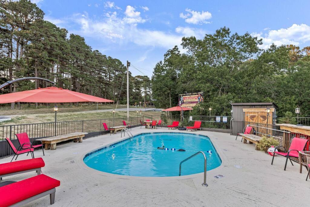 Stonegate Lodge 2 Queen Beds Wifi 50In Roku Tv Salt Water Pool Room #105 Eureka Springs Exteriör bild