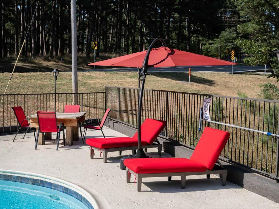 Stonegate Lodge 2 Queen Beds Wifi 50In Roku Tv Salt Water Pool Room #105 Eureka Springs Exteriör bild