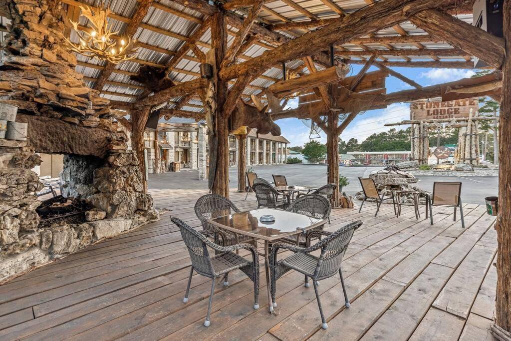 Stonegate Lodge 2 Queen Beds Wifi 50In Roku Tv Salt Water Pool Room #105 Eureka Springs Exteriör bild